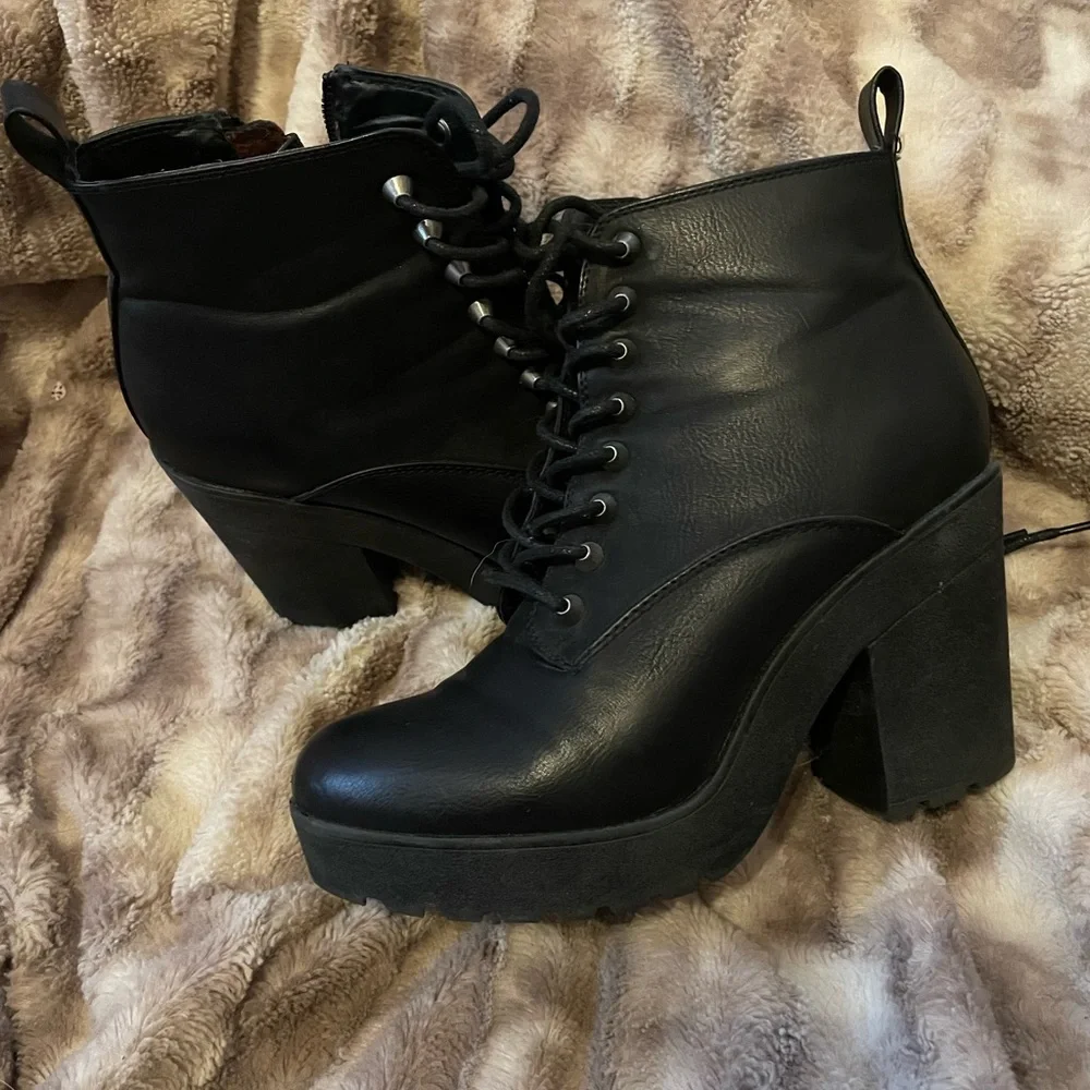 Madden Girl boots - Picture 1 of 3